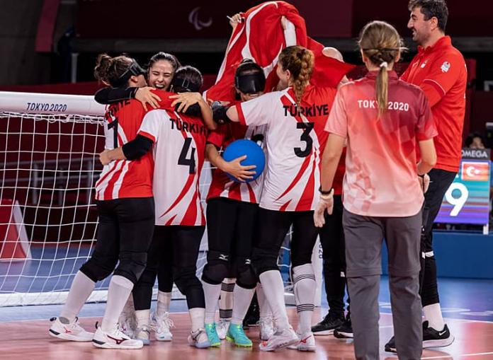 A group of Turkish goalball players celebrating and hugging 